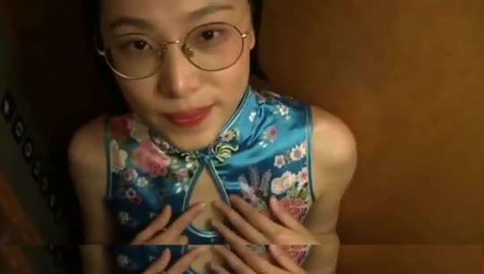 眼鏡留學生劉月跟導師的性愛視頻