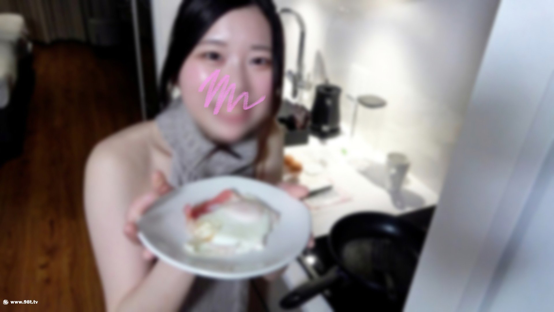 FC2PPV-4414334-【无】ハタチのミナトちゃんと甘々なハメ撮り。料理を作っておマ〇コ湿らせて待っててくれる